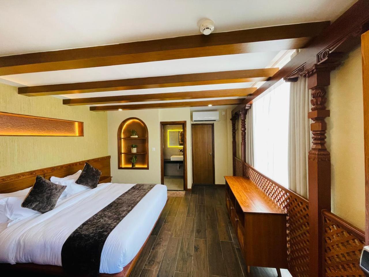Timber House By Tara Group Hotel กาฐมาณฑุ ภายนอก รูปภาพ